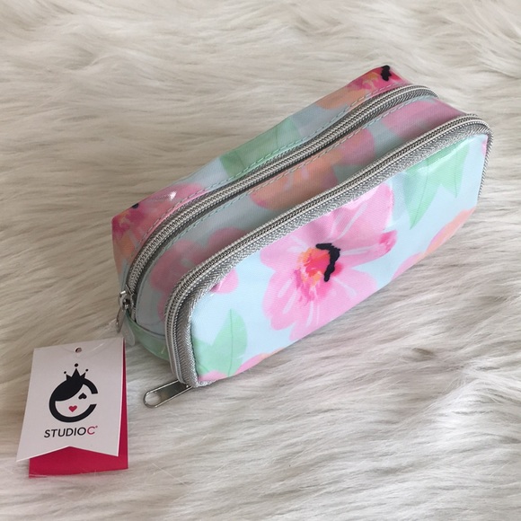 StudioC Handbags - StudioC floral accessory clutch / makeup bag